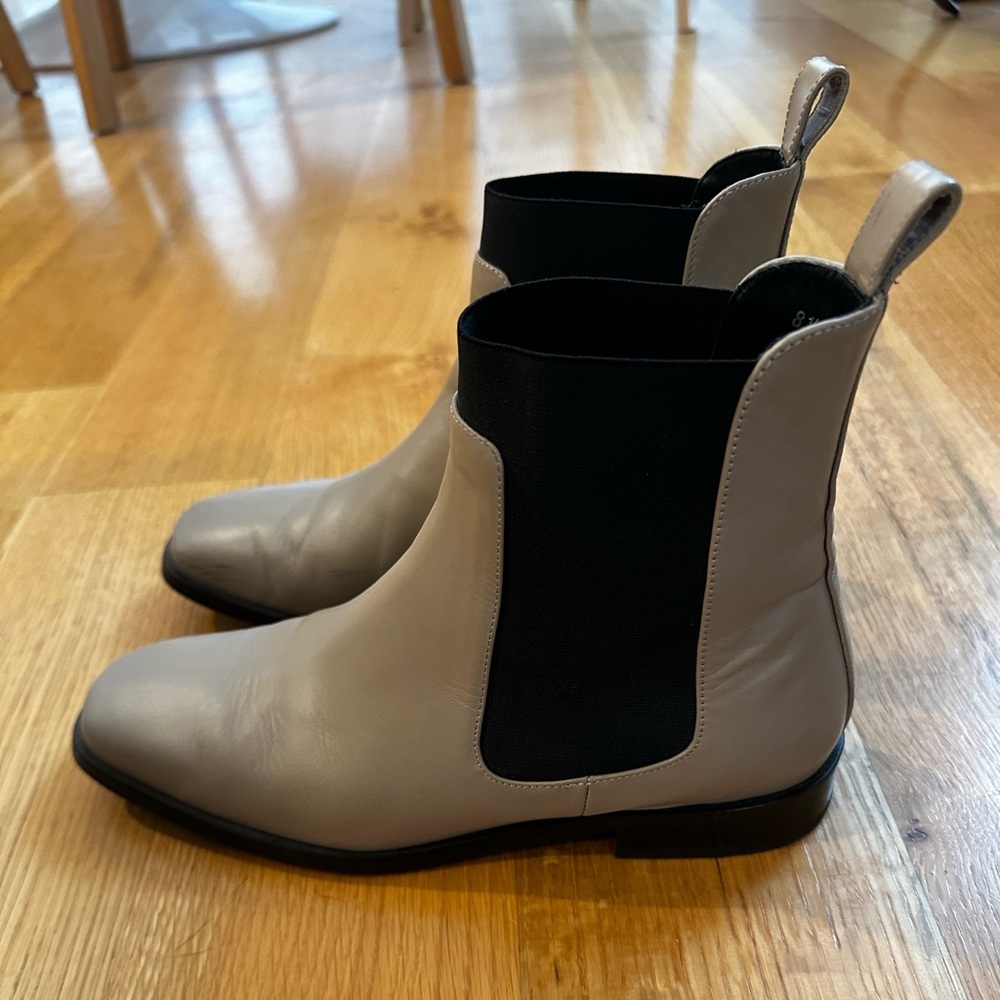 Everlane Two-Tone Chelsea Boots - Picture 2 of 10